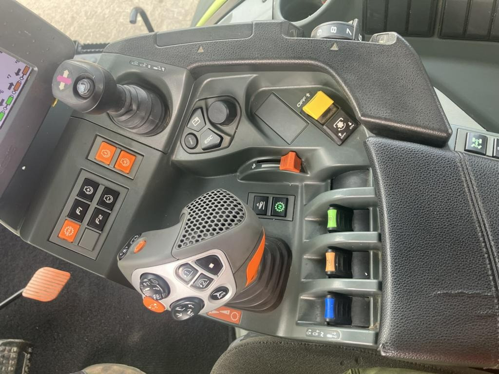 Tractor CLAAS AXION 830 CMATIC: foto 10