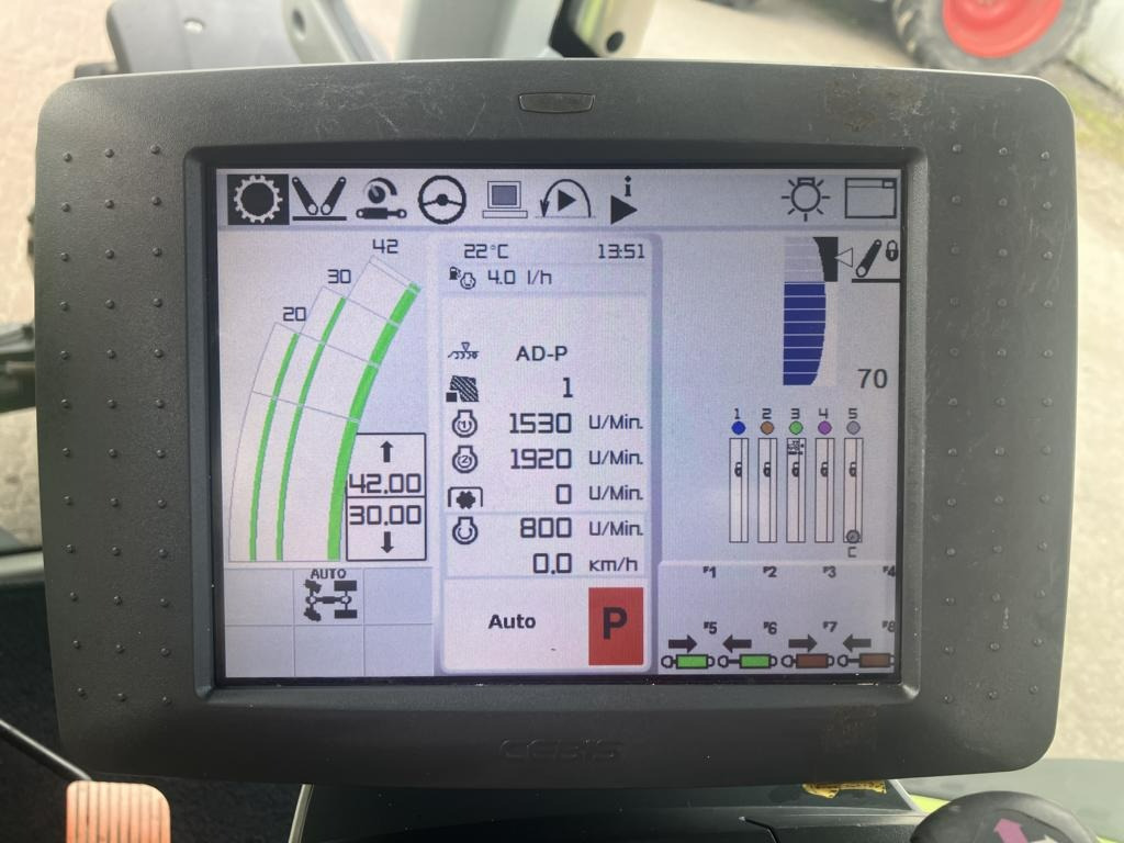 Tractor CLAAS AXION 830 CMATIC: foto 9