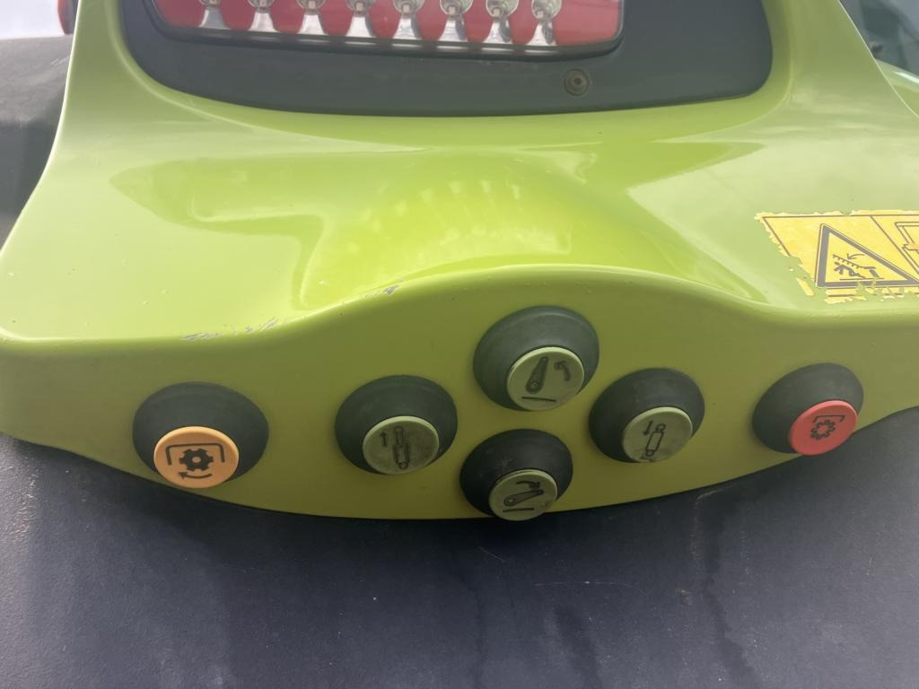 Tractor CLAAS AXION 830 CMATIC: foto 23