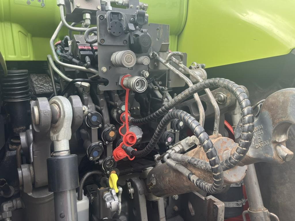 Tractor CLAAS AXION 830 CMATIC: foto 22