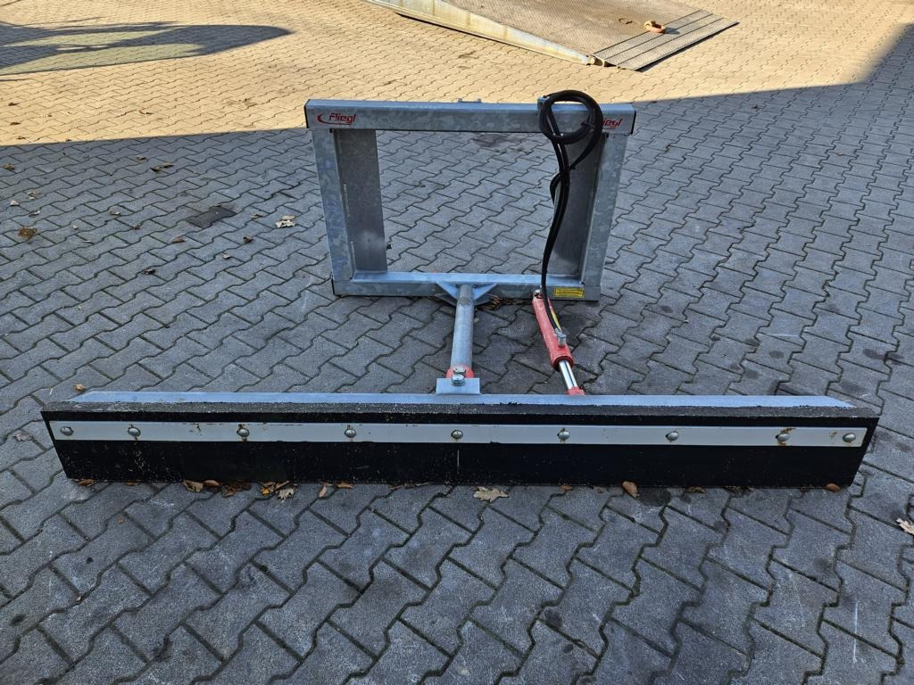 Fliegl Gummi-Schiebeschild - Cargador frontal para tractor: foto 1 Fliegl Gummi-Schiebeschild - Cargador frontal para tractor: foto 1