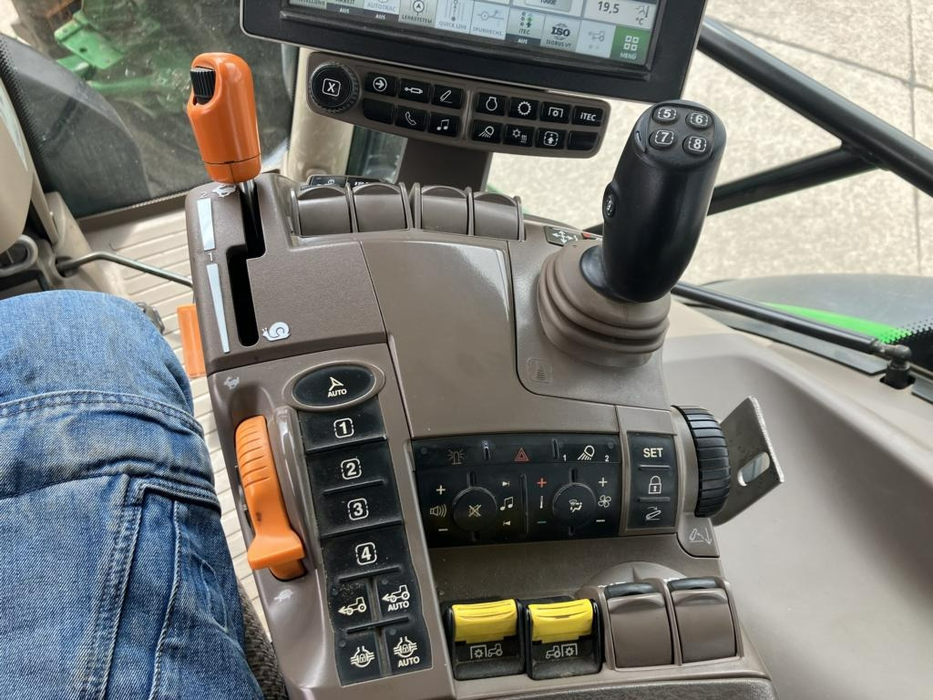 John Deere 6215R - Tractor: foto 5 John Deere 6215R - Tractor: foto 5