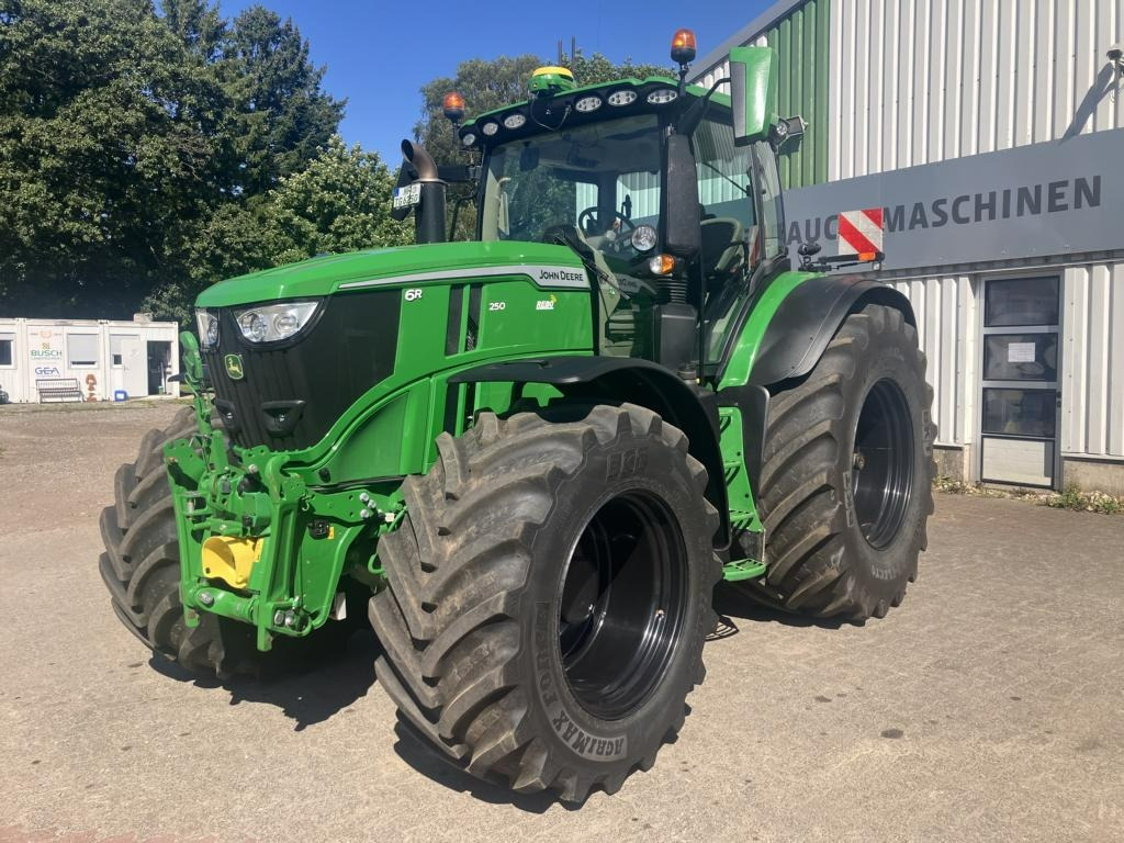 John Deere 6R250 - Tractor: foto 1 John Deere 6R250 - Tractor: foto 1