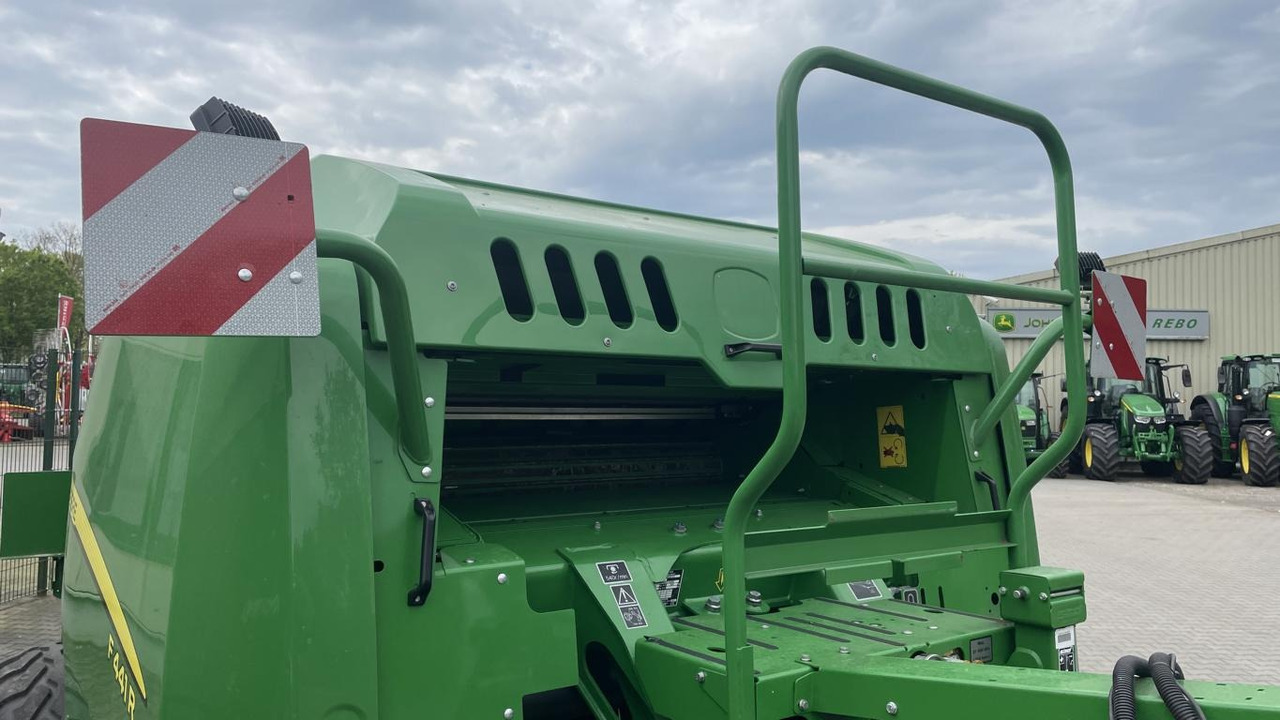 Encintadora de pacas John Deere RUNDBALLENPRESSE F441R: foto 22