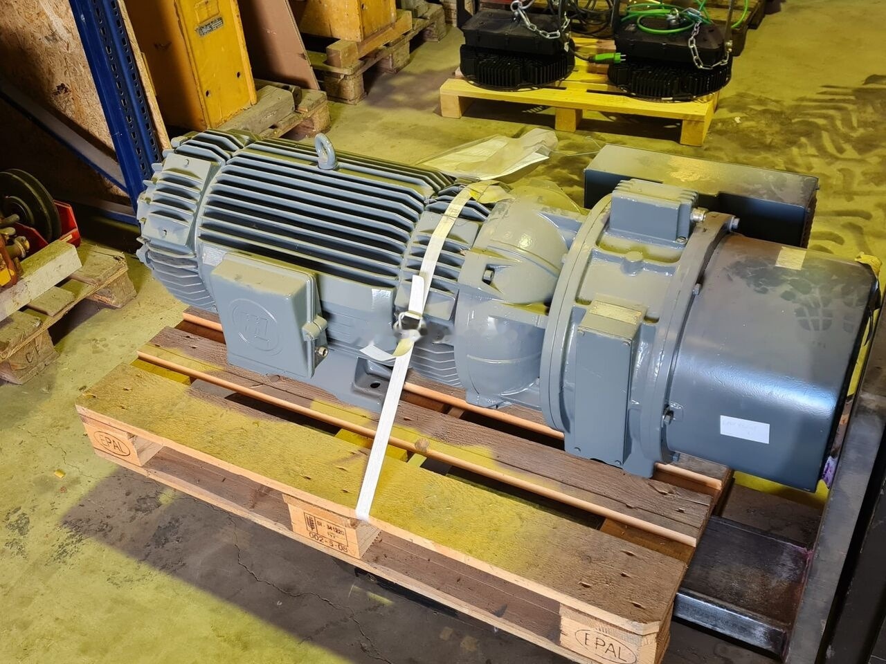 Motor Liebherr 610198203  for Liebherr 71 EC tower crane: foto 1