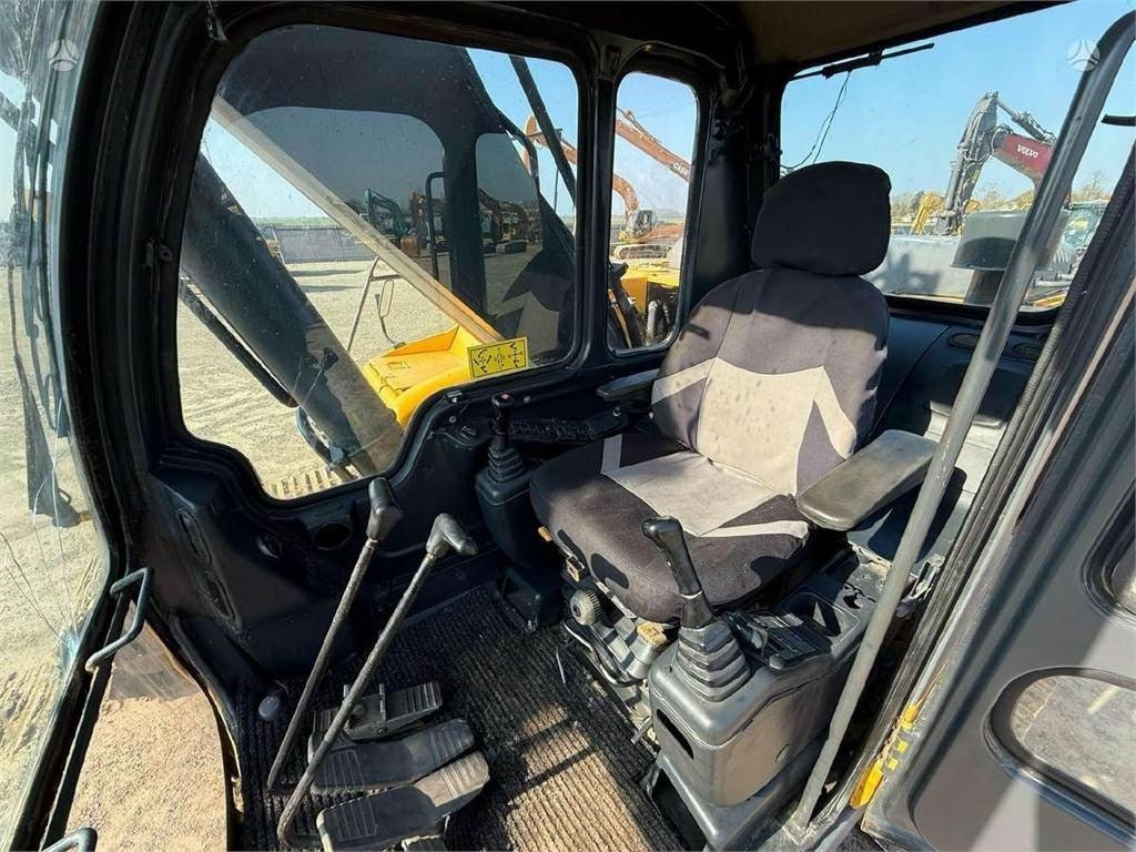 Arrendamiento de Volvo EC 240 LC  Volvo EC 240 LC: foto 24