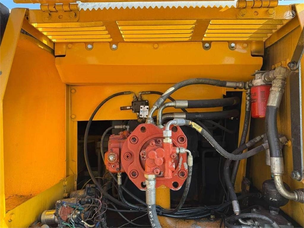 Arrendamiento de Volvo EC 240 LC  Volvo EC 240 LC: foto 10