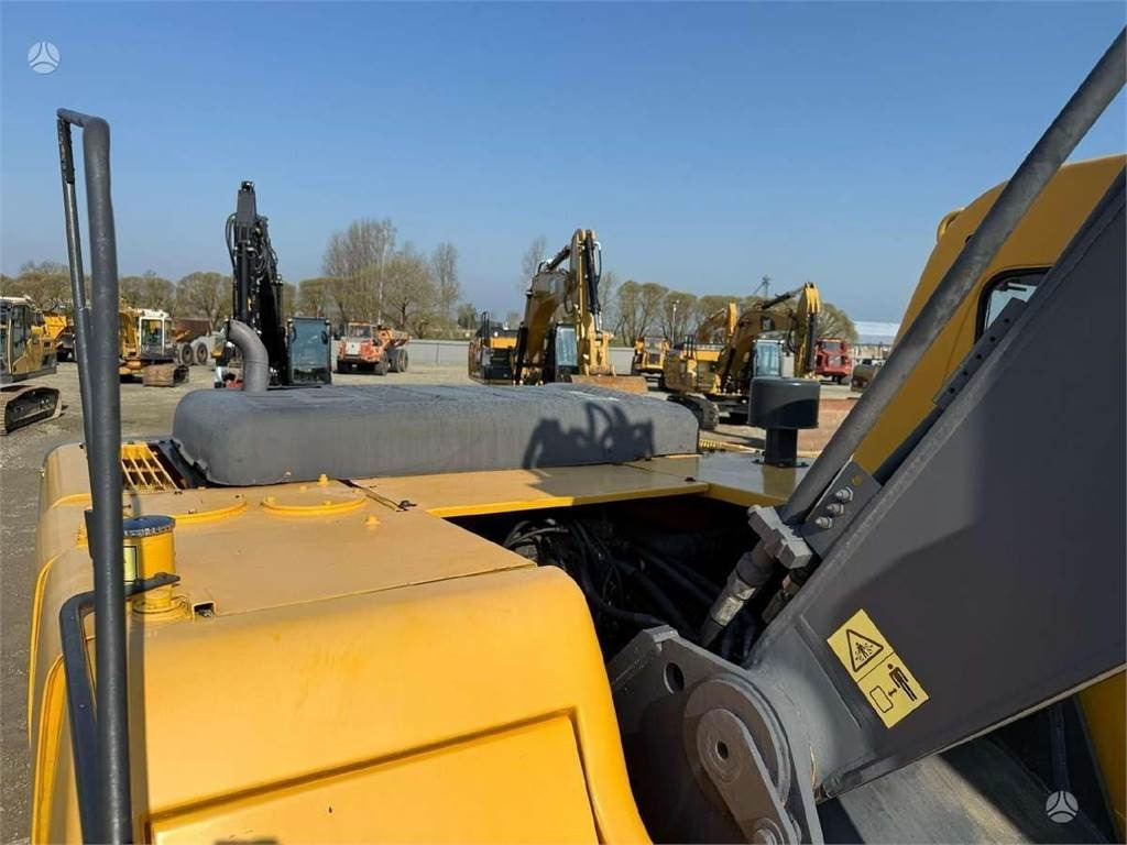 Arrendamiento de Volvo EC 240 LC  Volvo EC 240 LC: foto 14