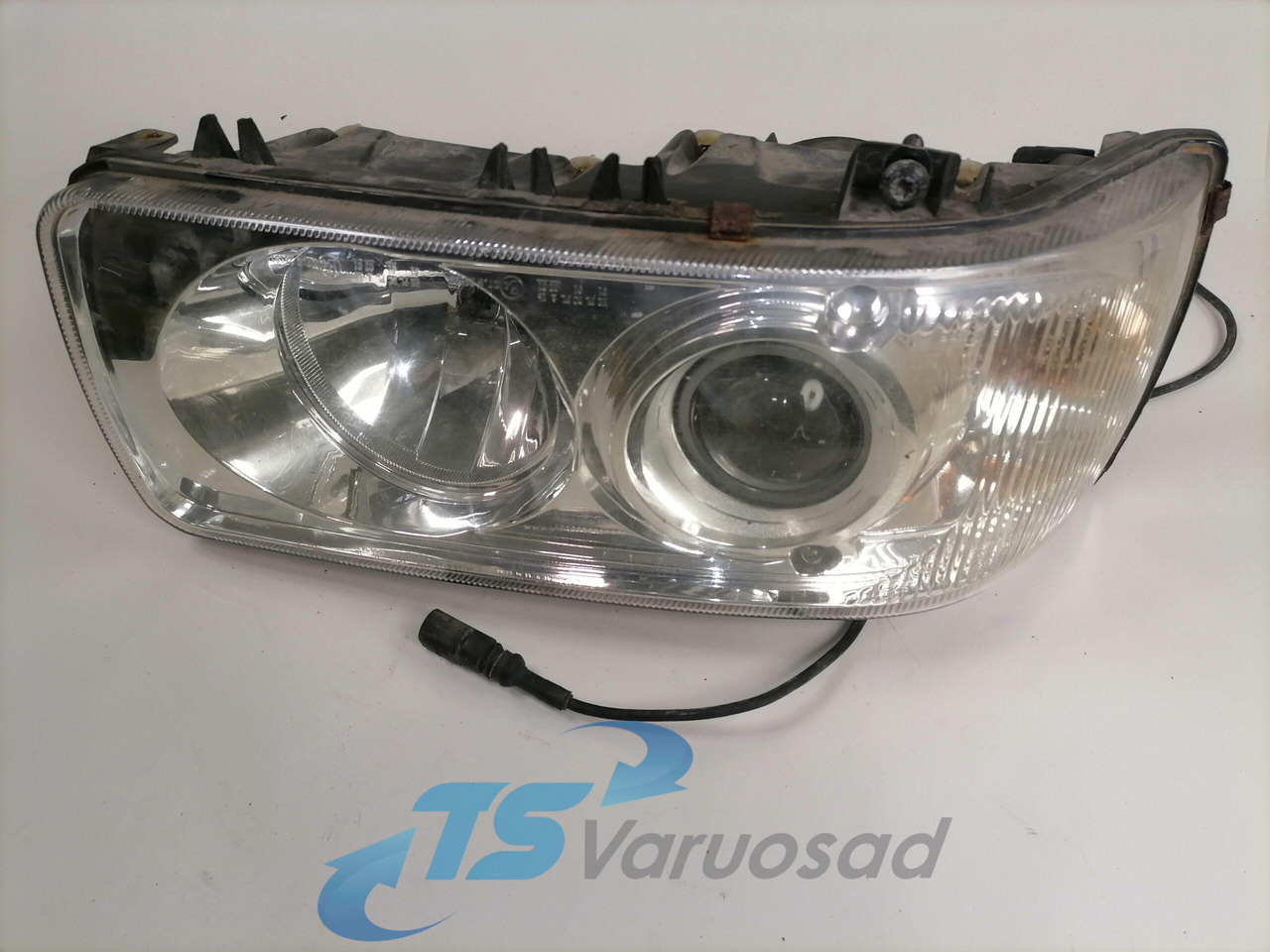 DAF DAF Xenon headlight, left 1743690 - Pieza universal para Camión: foto 1 DAF DAF Xenon headlight, left 1743690 - Pieza universal para Camión: foto 1