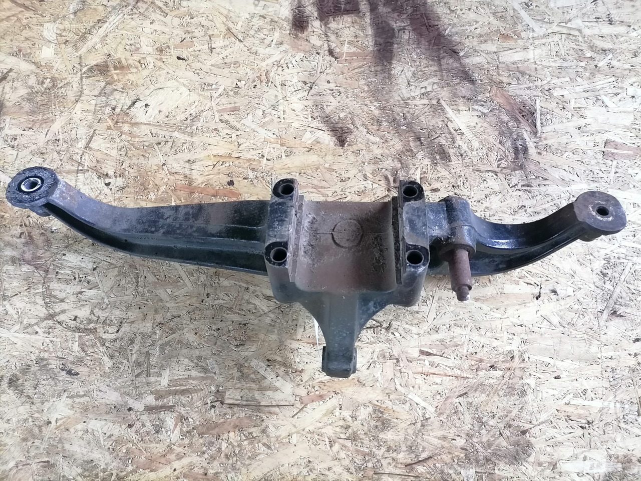MAN Air suspension bracket 81436303168 - Eje y piezas para Camión: foto 4 MAN Air suspension bracket 81436303168 - Eje y piezas para Camión: foto 4