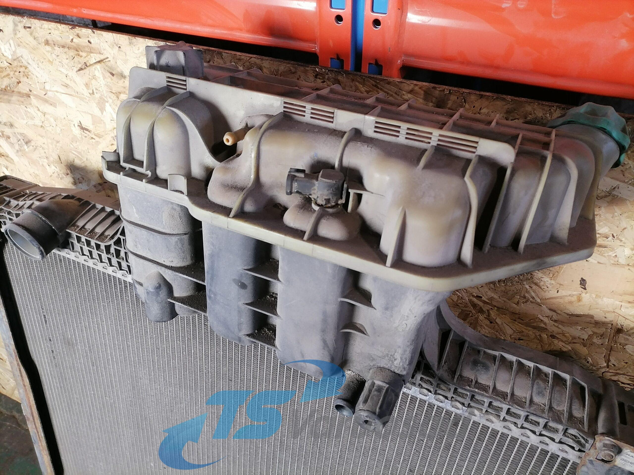 MAN Cooling radiator 81061016477 - Radiador para Camión: foto 4 MAN Cooling radiator 81061016477 - Radiador para Camión: foto 4