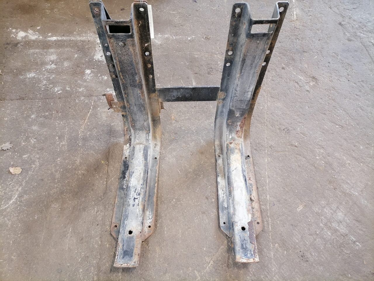 MAN Fuel tank bracket 81418015492 - Depósito de combustible para Camión: foto 2 MAN Fuel tank bracket 81418015492 - Depósito de combustible para Camión: foto 2