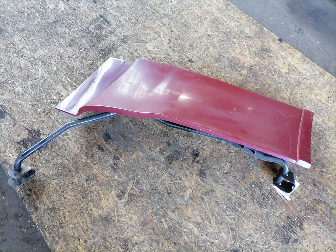 MAN Kabiini tuulesuunaja, ülemine vasak 81629100141 - Aerodinámica/ Spoiler para Camión: foto 2 MAN Kabiini tuulesuunaja, ülemine vasak 81629100141 - Aerodinámica/ Spoiler para Camión: foto 2