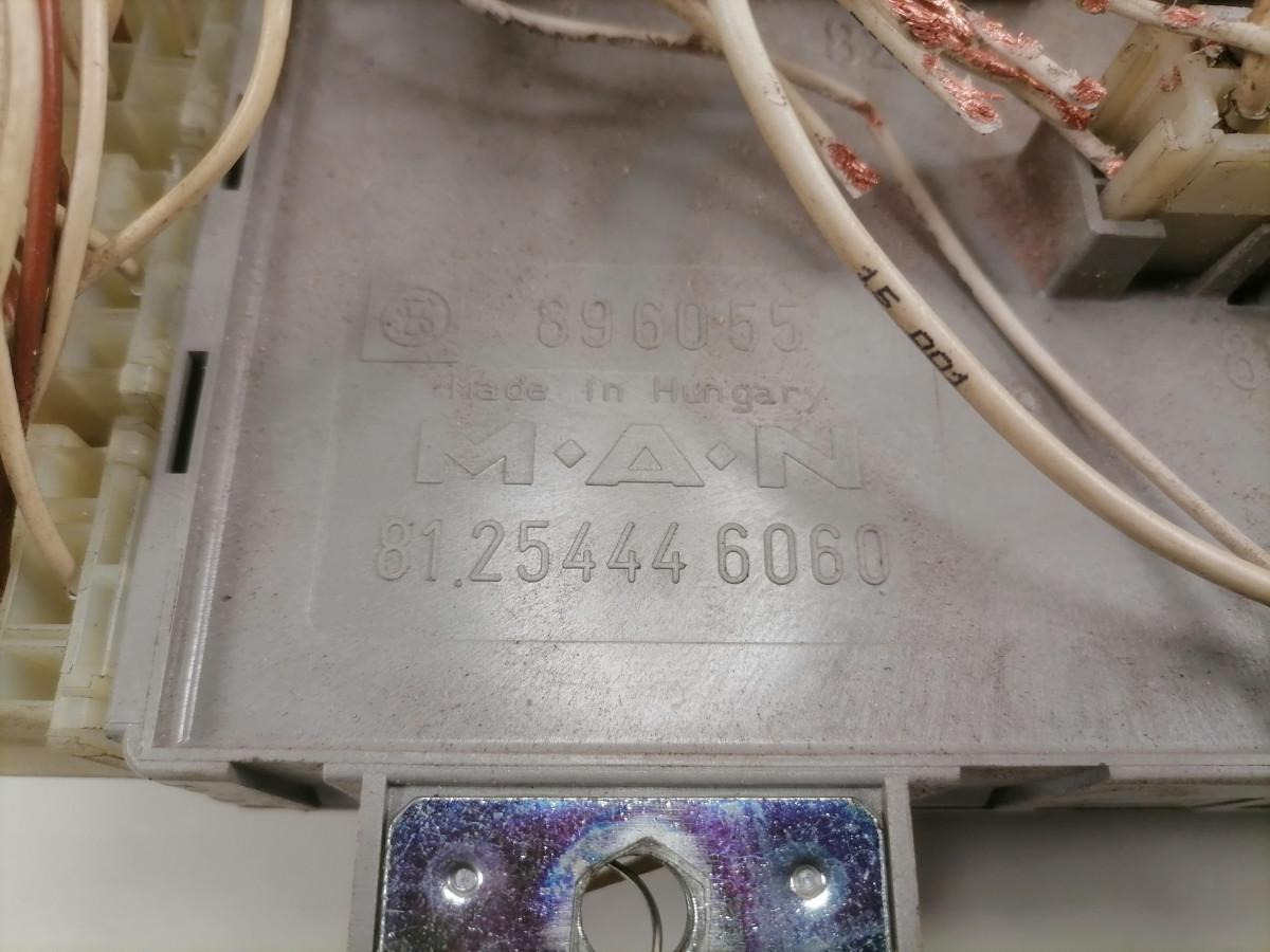 MAN Kaitsmepaneel 81254446060 - Fusible para Camión: foto 5 MAN Kaitsmepaneel 81254446060 - Fusible para Camión: foto 5