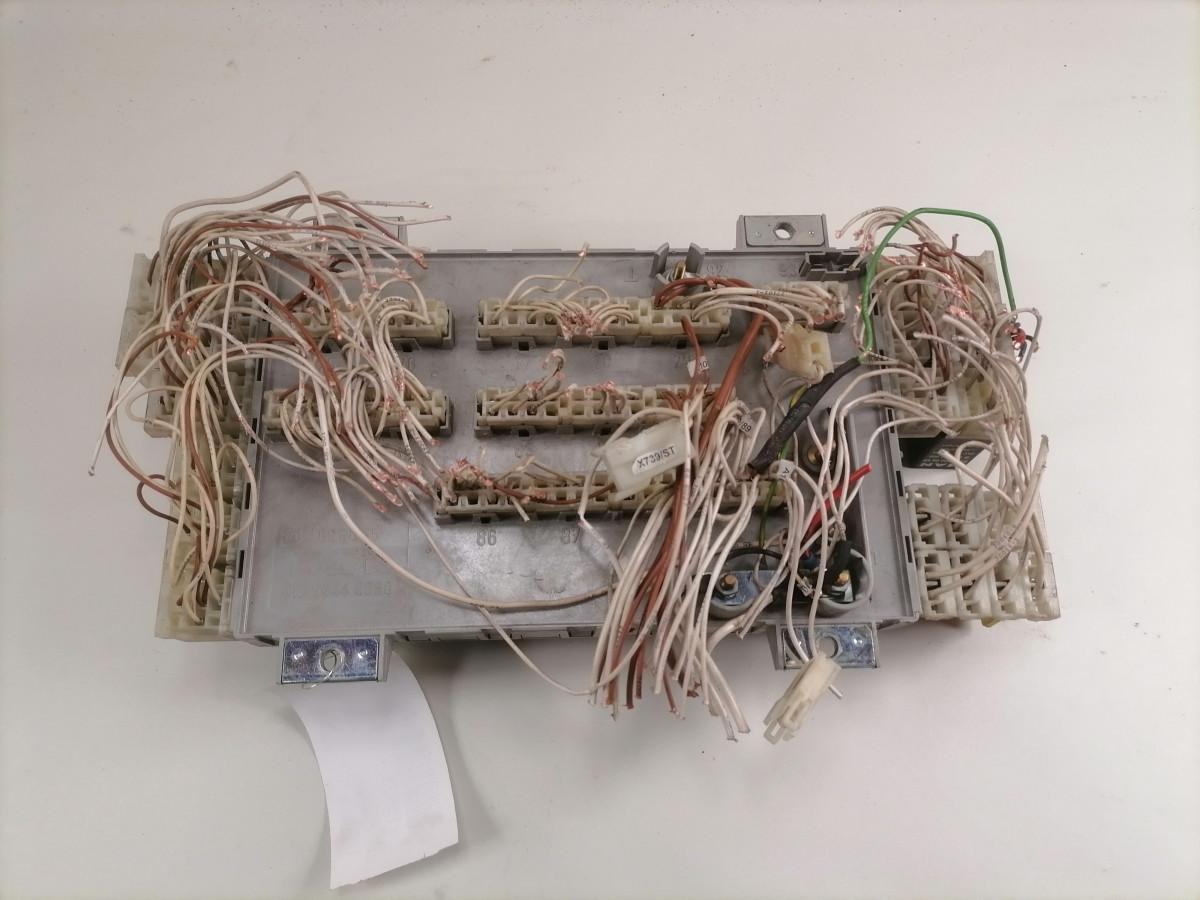 MAN Kaitsmepaneel 81254446060 - Fusible para Camión: foto 4 MAN Kaitsmepaneel 81254446060 - Fusible para Camión: foto 4