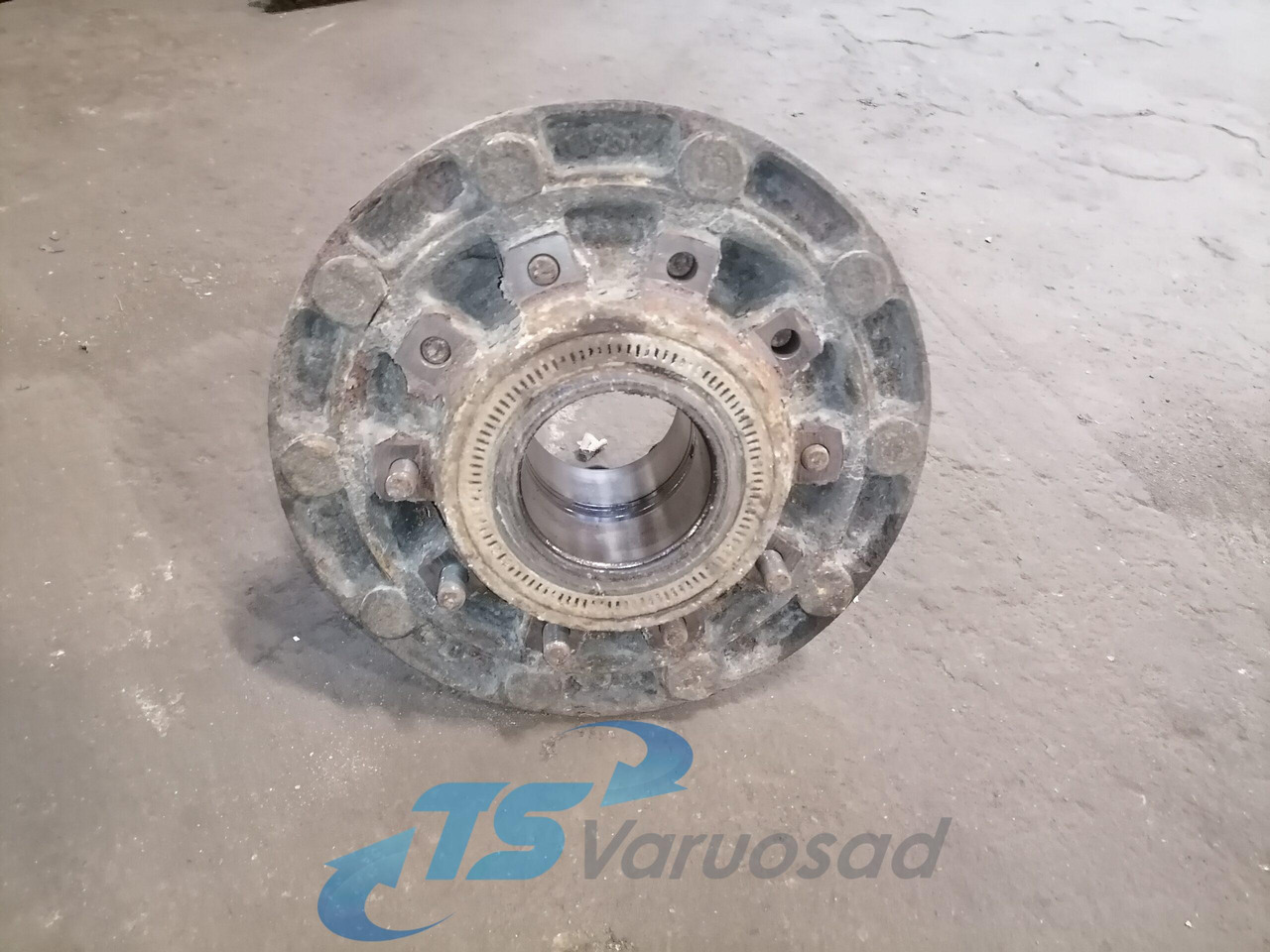 MAN Rear axel hub 81357010155 - Cubo para Camión: foto 2 MAN Rear axel hub 81357010155 - Cubo para Camión: foto 2