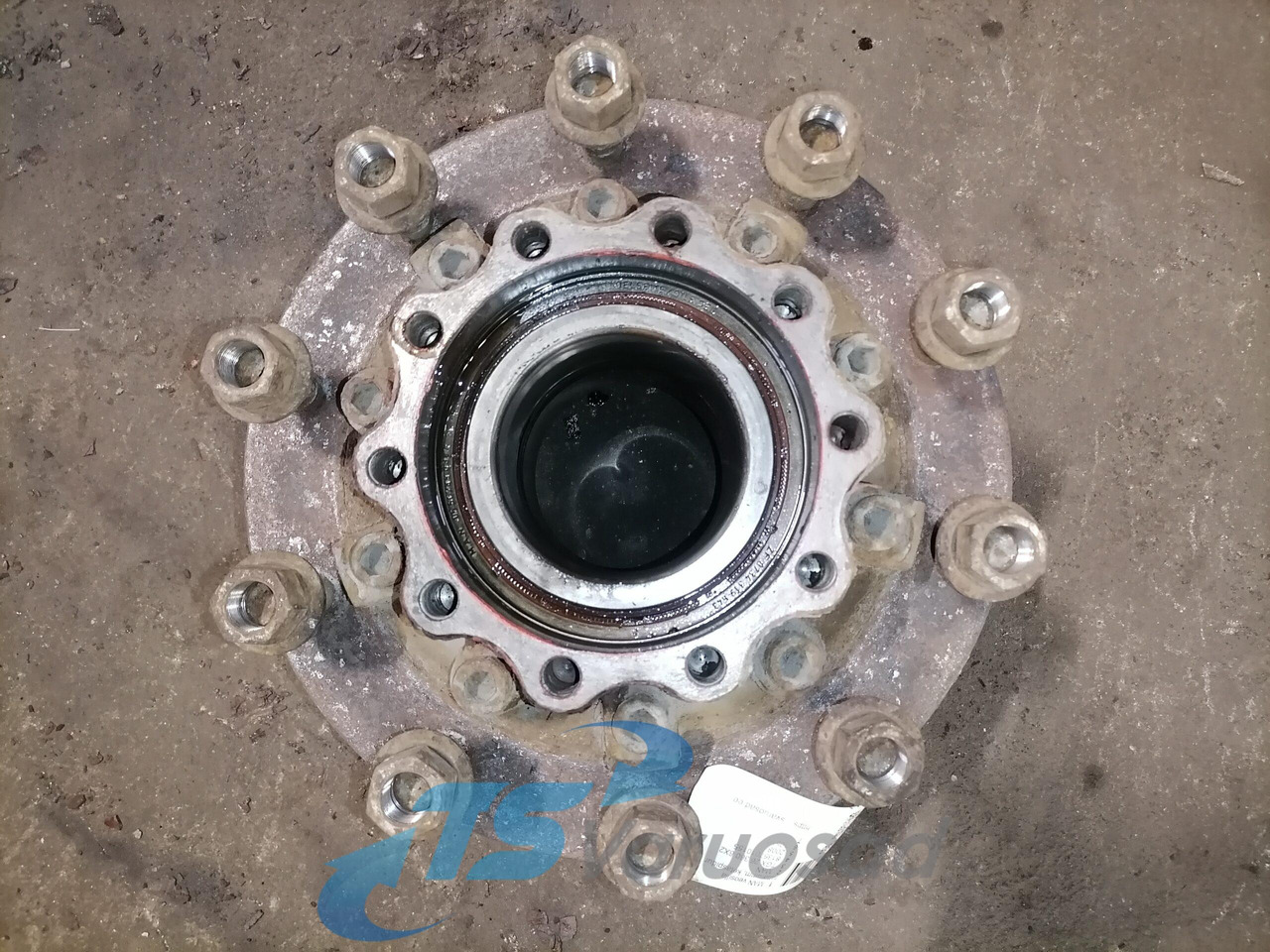 MAN Rear axel hub 81357010155 - Cubo para Camión: foto 3 MAN Rear axel hub 81357010155 - Cubo para Camión: foto 3