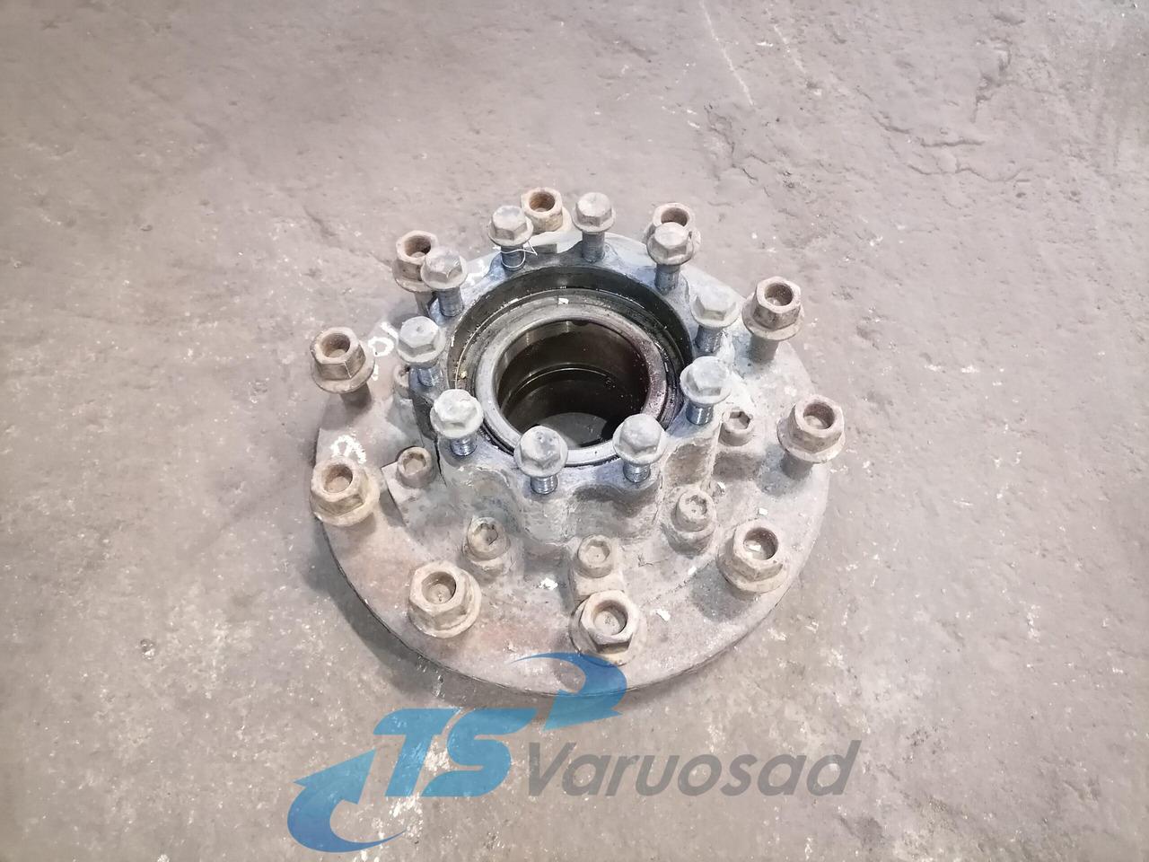 MAN Rear axel hub 81357010155 - Cubo para Camión: foto 1 MAN Rear axel hub 81357010155 - Cubo para Camión: foto 1