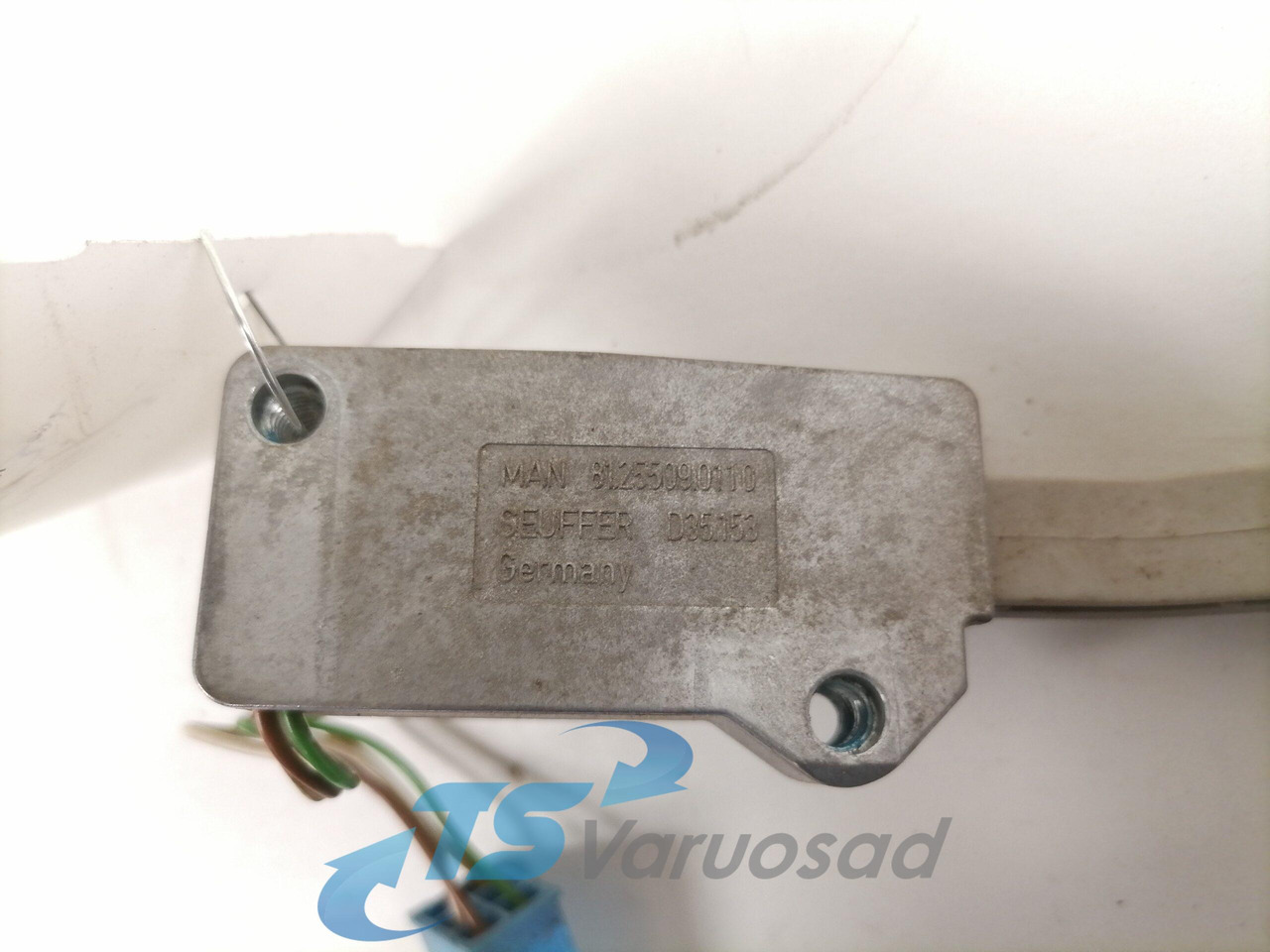 MAN Switch, exhaust brake 81255090110 - Sistema eléctrico para Camión: foto 3 MAN Switch, exhaust brake 81255090110 - Sistema eléctrico para Camión: foto 3