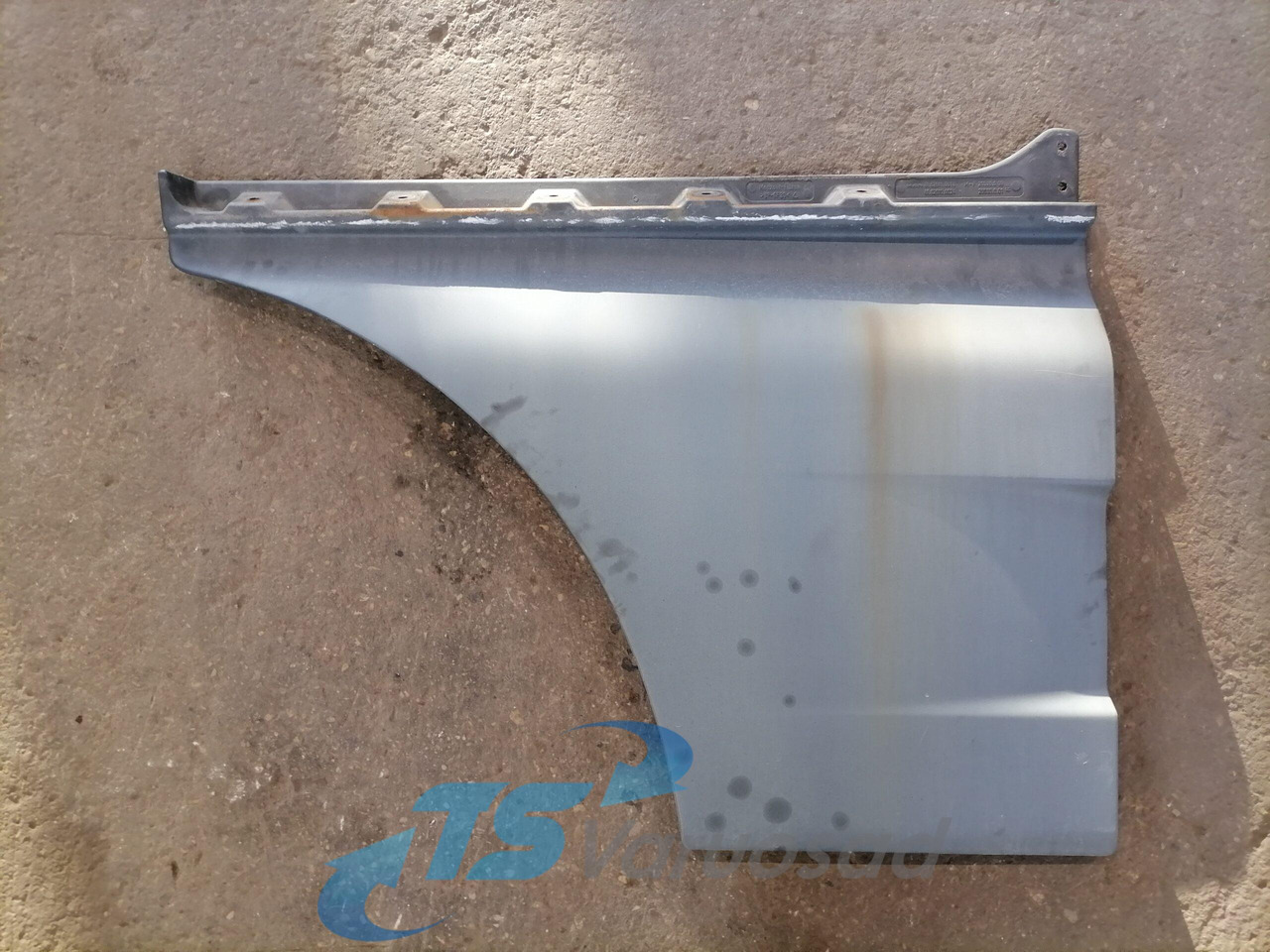 MAN Ukse pikendus, parem 81626100018 - Puerta y piezas para Camión: foto 1 MAN Ukse pikendus, parem 81626100018 - Puerta y piezas para Camión: foto 1