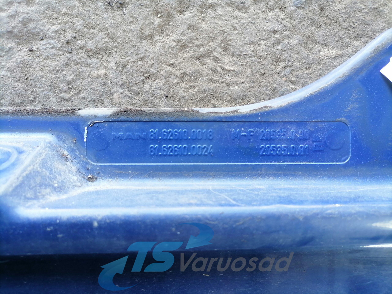 MAN Ukse pikendus, parem 81626100018 - Puerta y piezas para Camión: foto 2 MAN Ukse pikendus, parem 81626100018 - Puerta y piezas para Camión: foto 2