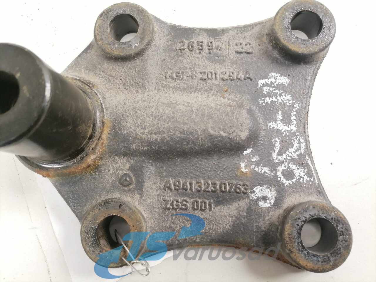 Mercedes-Benz Anti-roll bar bracket A9413230763 - Barra estabilizadora para Camión: foto 2 Mercedes-Benz Anti-roll bar bracket A9413230763 - Barra estabilizadora para Camión: foto 2
