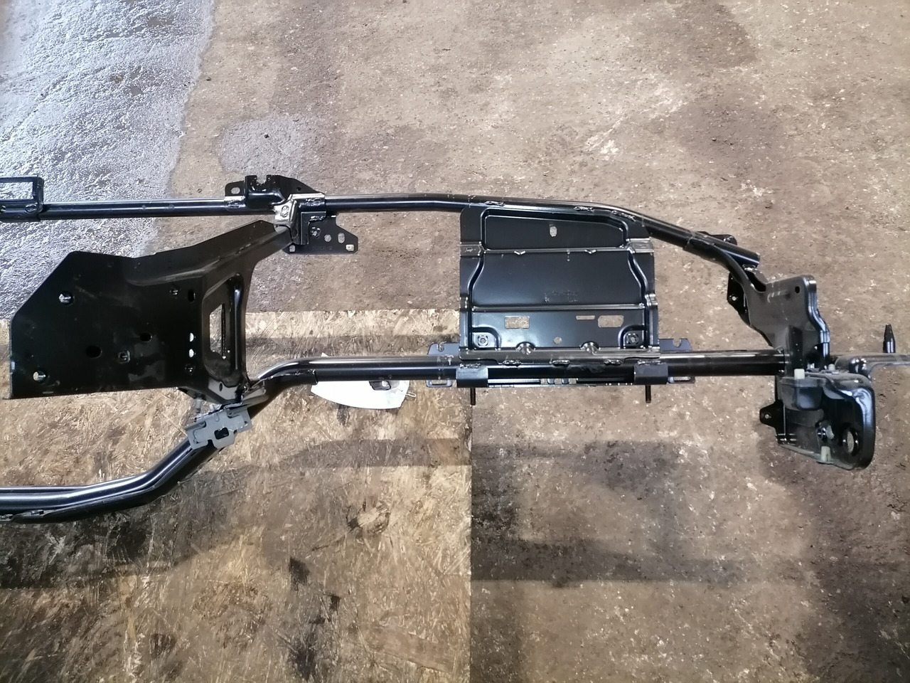 Mercedes-Benz Armatuuri raam A9606803955 - Pieza universal para Camión: foto 2 Mercedes-Benz Armatuuri raam A9606803955 - Pieza universal para Camión: foto 2