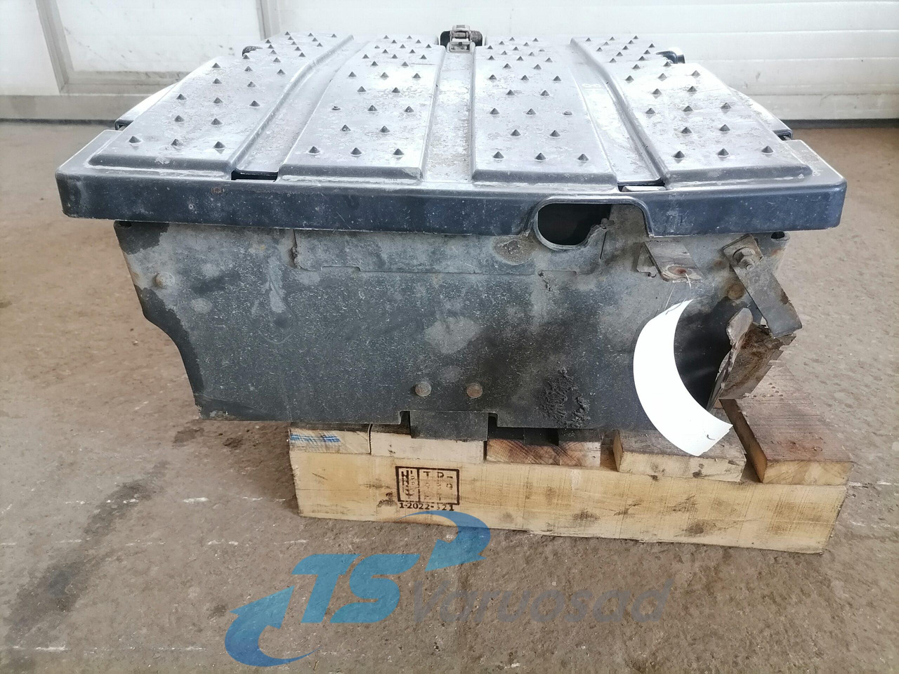 Mercedes-Benz Battery box A9304200268 - Acumulador para Camión: foto 4 Mercedes-Benz Battery box A9304200268 - Acumulador para Camión: foto 4