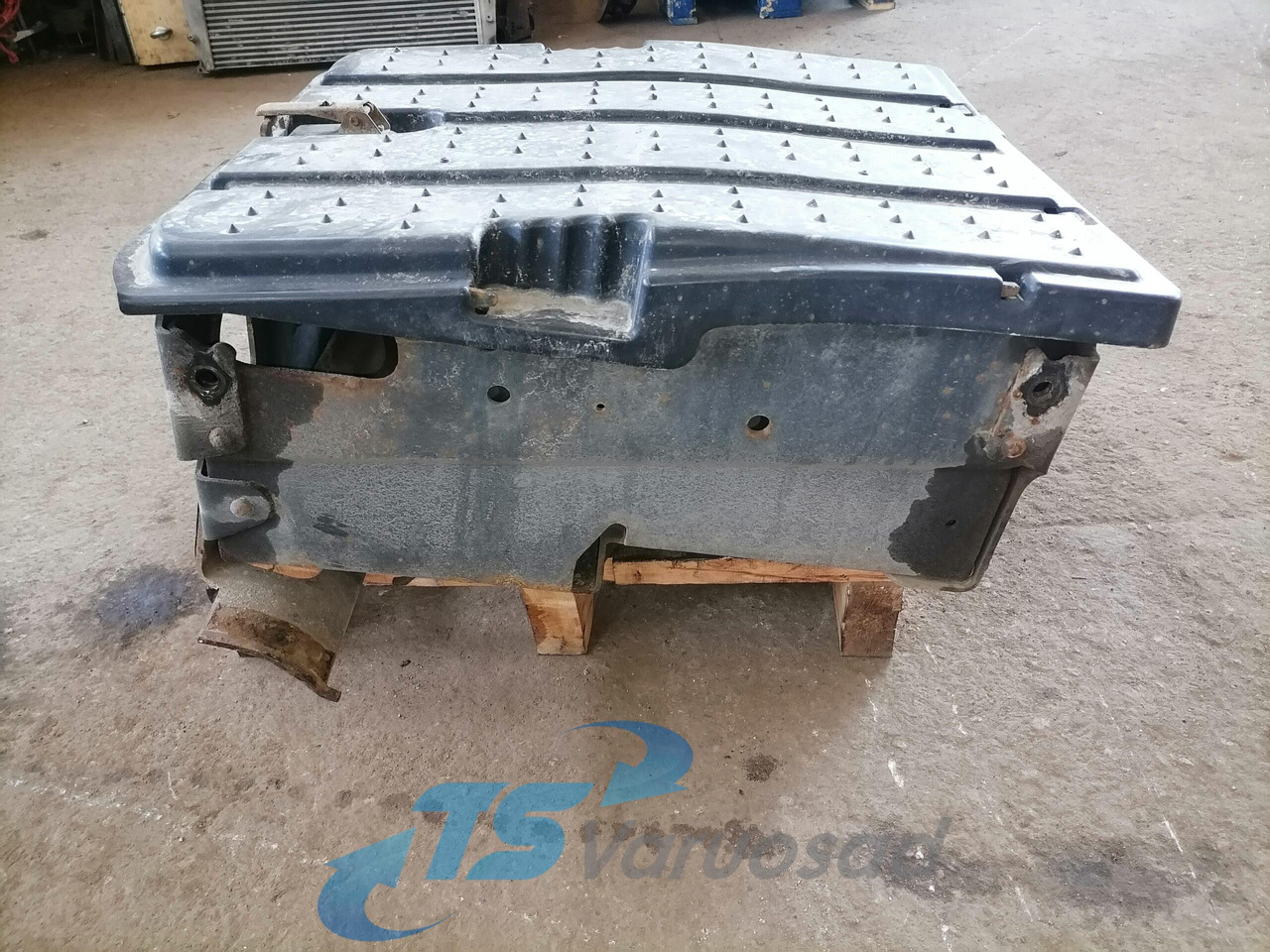 Mercedes-Benz Battery box A9304200268 - Acumulador para Camión: foto 5 Mercedes-Benz Battery box A9304200268 - Acumulador para Camión: foto 5