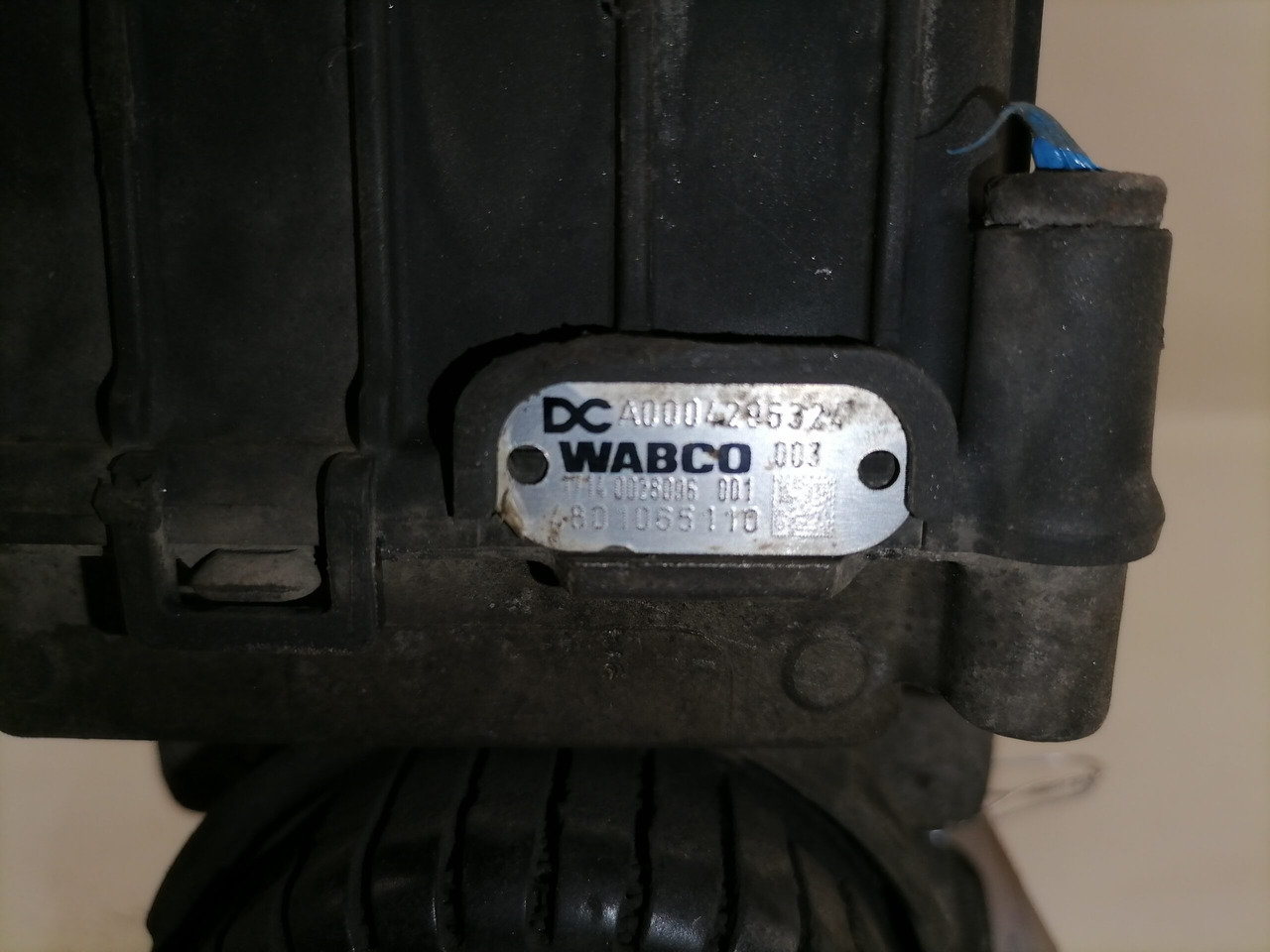 Mercedes-Benz EBS brake valve A0004296324 - Válvula de freno para Camión: foto 3 Mercedes-Benz EBS brake valve A0004296324 - Válvula de freno para Camión: foto 3