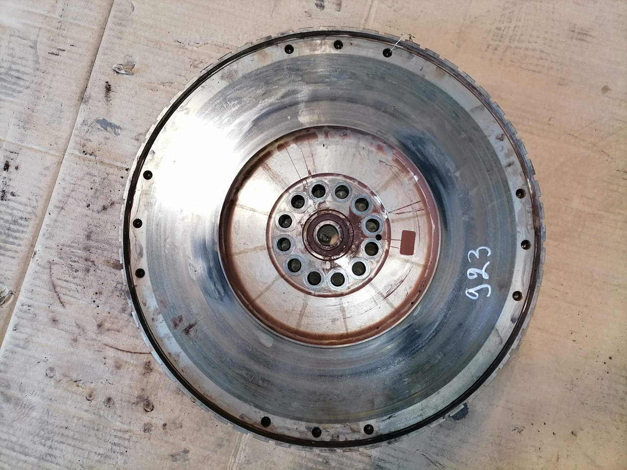Mercedes-Benz Flywheel A4710303305 - Pieza universal para Camión: foto 4 Mercedes-Benz Flywheel A4710303305 - Pieza universal para Camión: foto 4