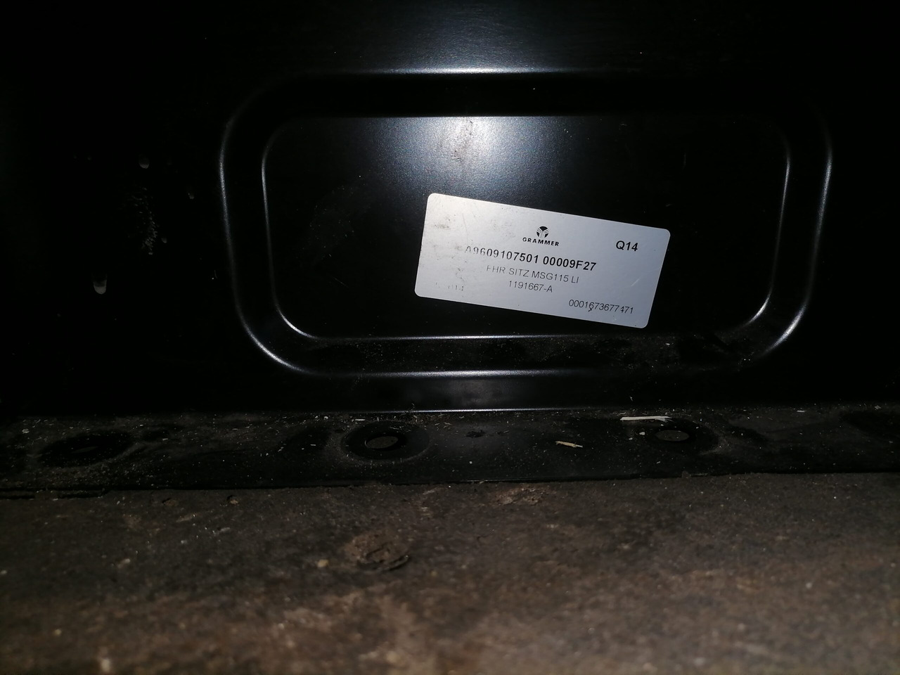 Mercedes-Benz Juhiiste A9609107501 - Asiento para Camión: foto 5 Mercedes-Benz Juhiiste A9609107501 - Asiento para Camión: foto 5