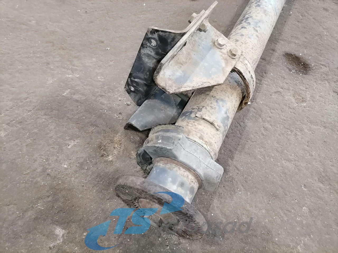Mercedes-Benz Propeller shaft A6574101504 - Árbol de transmisión para Camión: foto 2 Mercedes-Benz Propeller shaft A6574101504 - Árbol de transmisión para Camión: foto 2