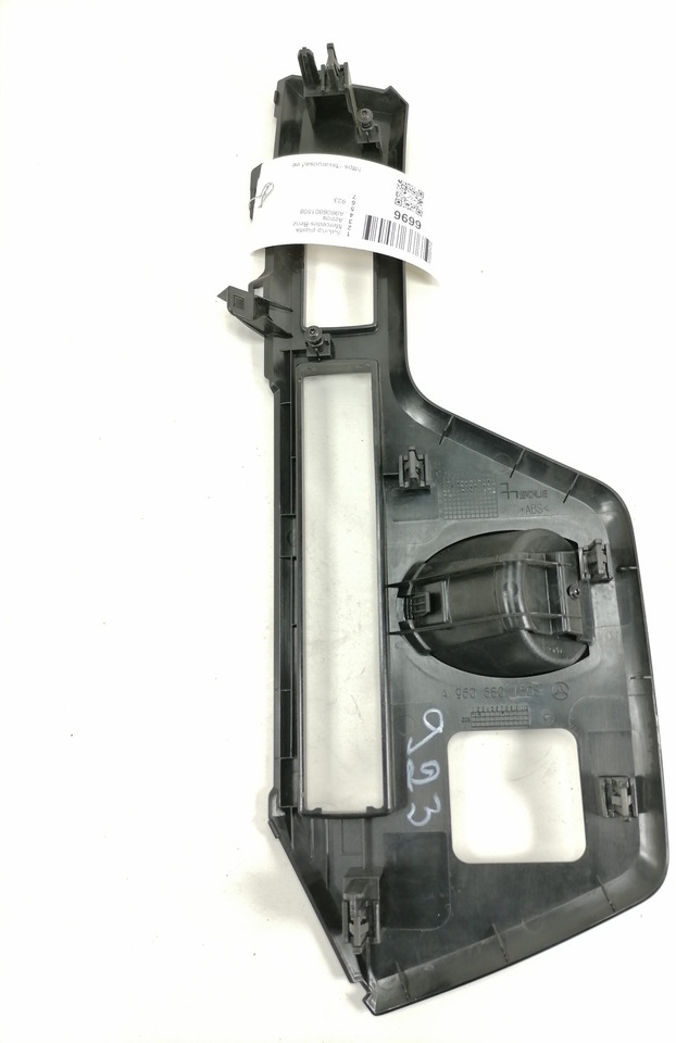 Mercedes-Benz Salongi plastik A9606801508 - Pieza universal para Camión: foto 2 Mercedes-Benz Salongi plastik A9606801508 - Pieza universal para Camión: foto 2