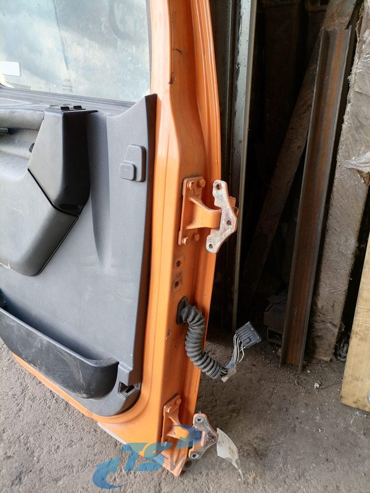 Renault Uks, vasak 5600464823 - Puerta y piezas para Camión: foto 2 Renault Uks, vasak 5600464823 - Puerta y piezas para Camión: foto 2