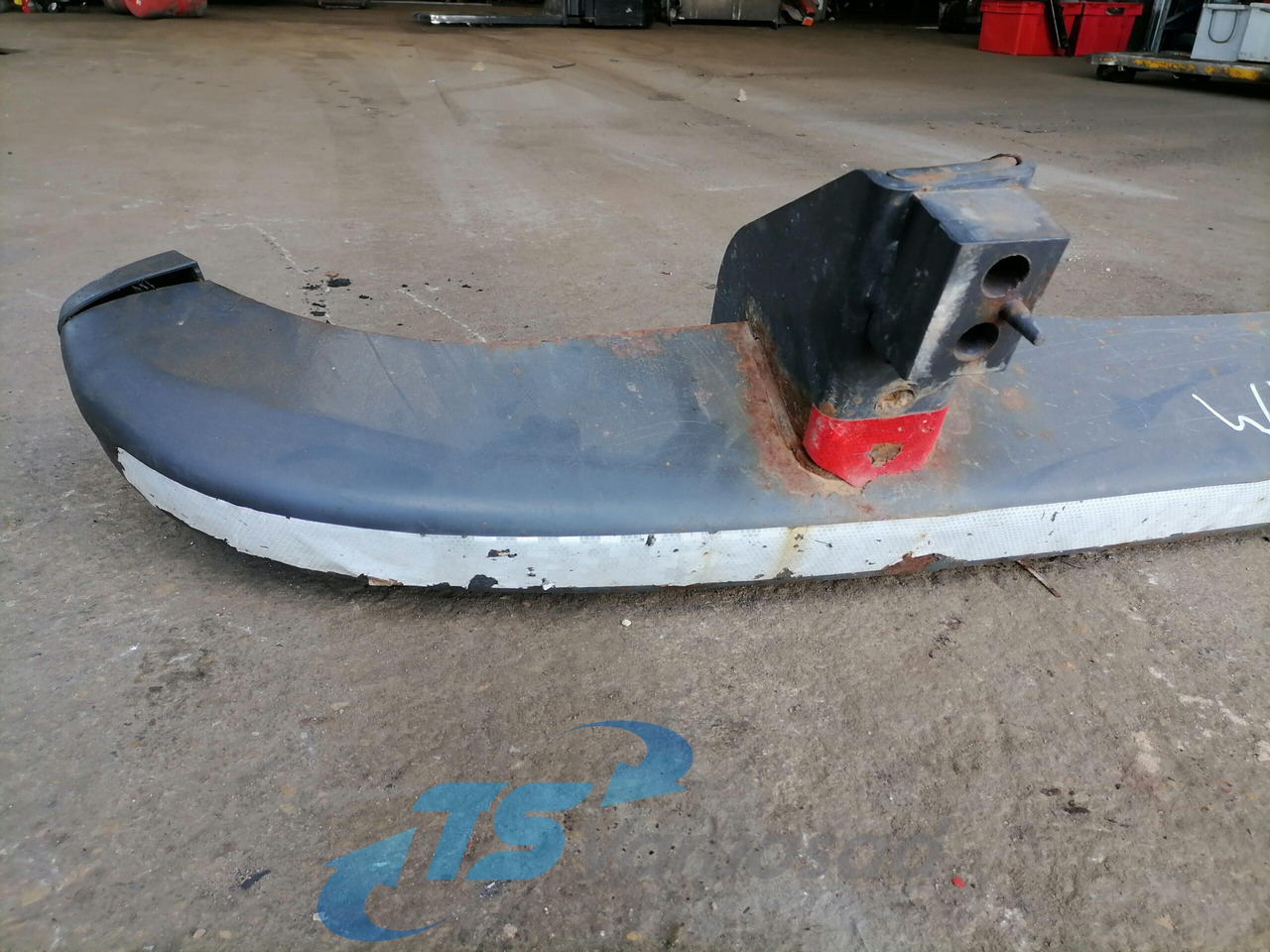 Scania Bumper 1853837 - Parachoques para Camión: foto 2 Scania Bumper 1853837 - Parachoques para Camión: foto 2