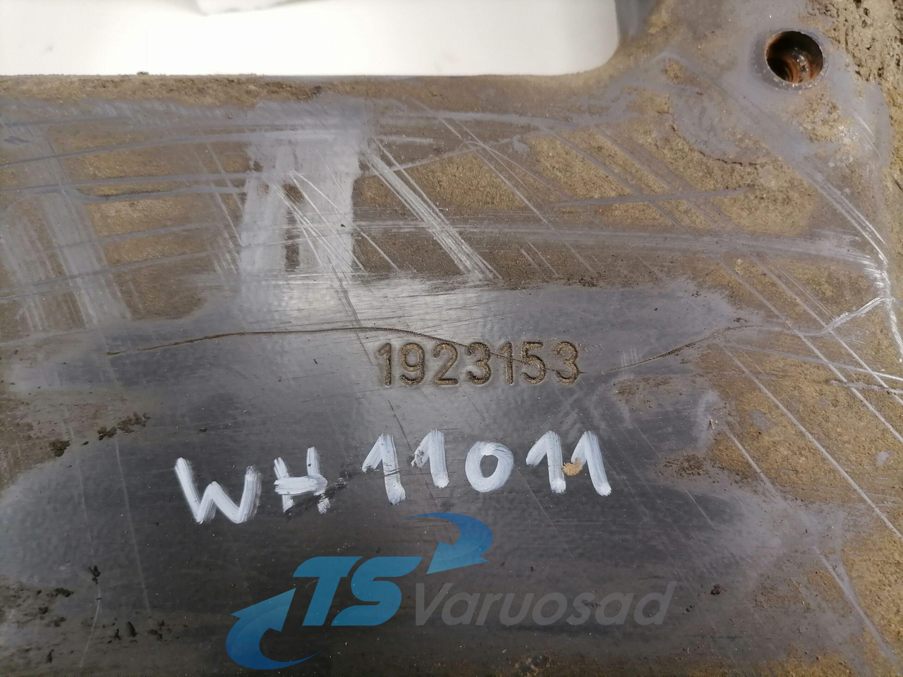 Scania Bumper bracket 1923153 - Parachoques para Camión: foto 3 Scania Bumper bracket 1923153 - Parachoques para Camión: foto 3