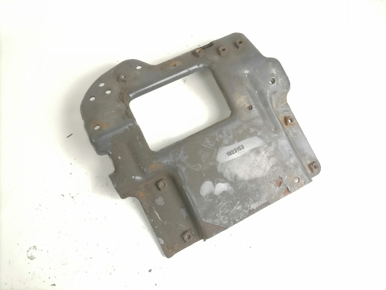 Scania Bumper bracket 1923153 - Parachoques para Camión: foto 1 Scania Bumper bracket 1923153 - Parachoques para Camión: foto 1