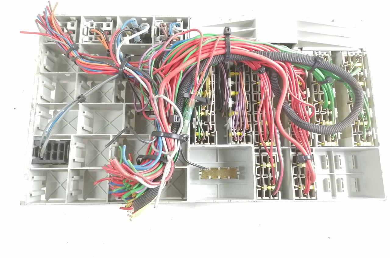 Scania Central electric unit 1854357 - Fusible para Camión: foto 5 Scania Central electric unit 1854357 - Fusible para Camión: foto 5
