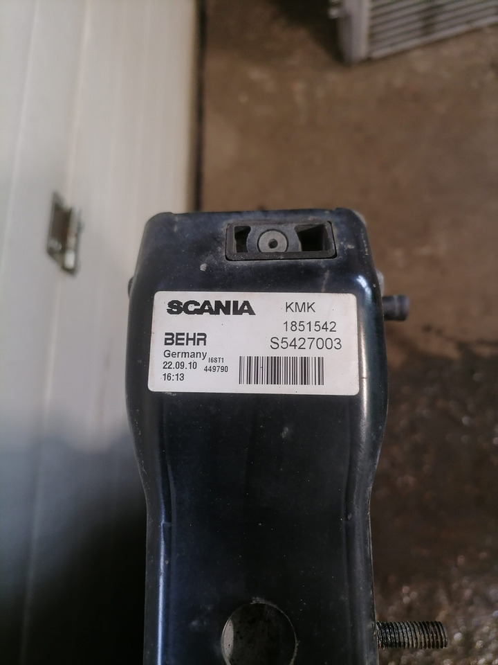 Scania Cooling radiator 1851542 - Radiador para Camión: foto 2 Scania Cooling radiator 1851542 - Radiador para Camión: foto 2