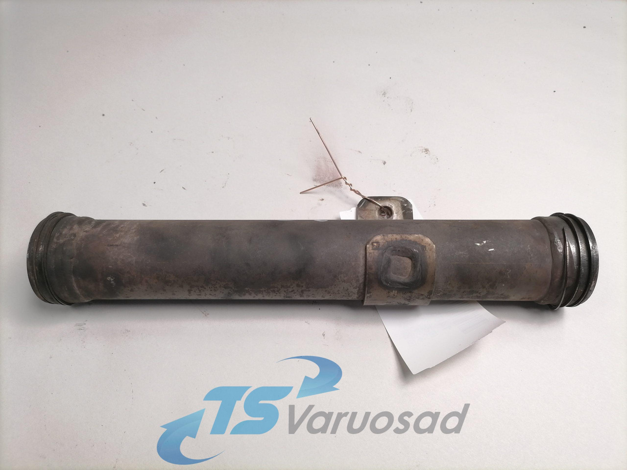 Scania EGR pipe 1528100 - Sistema de escape para Camión: foto 1 Scania EGR pipe 1528100 - Sistema de escape para Camión: foto 1