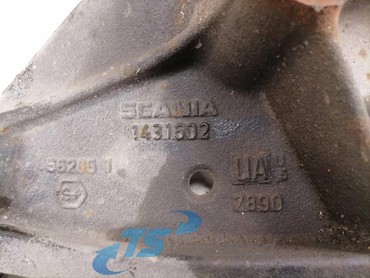 Scania Front bumper carrier 1431602 - Parachoques para Camión: foto 2 Scania Front bumper carrier 1431602 - Parachoques para Camión: foto 2