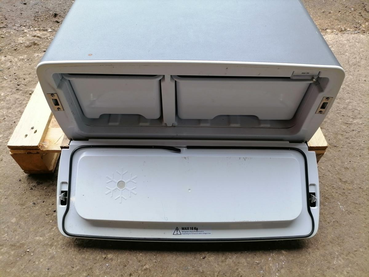 Scania Refigerator 1891673 - Pieza universal para Camión: foto 3 Scania Refigerator 1891673 - Pieza universal para Camión: foto 3