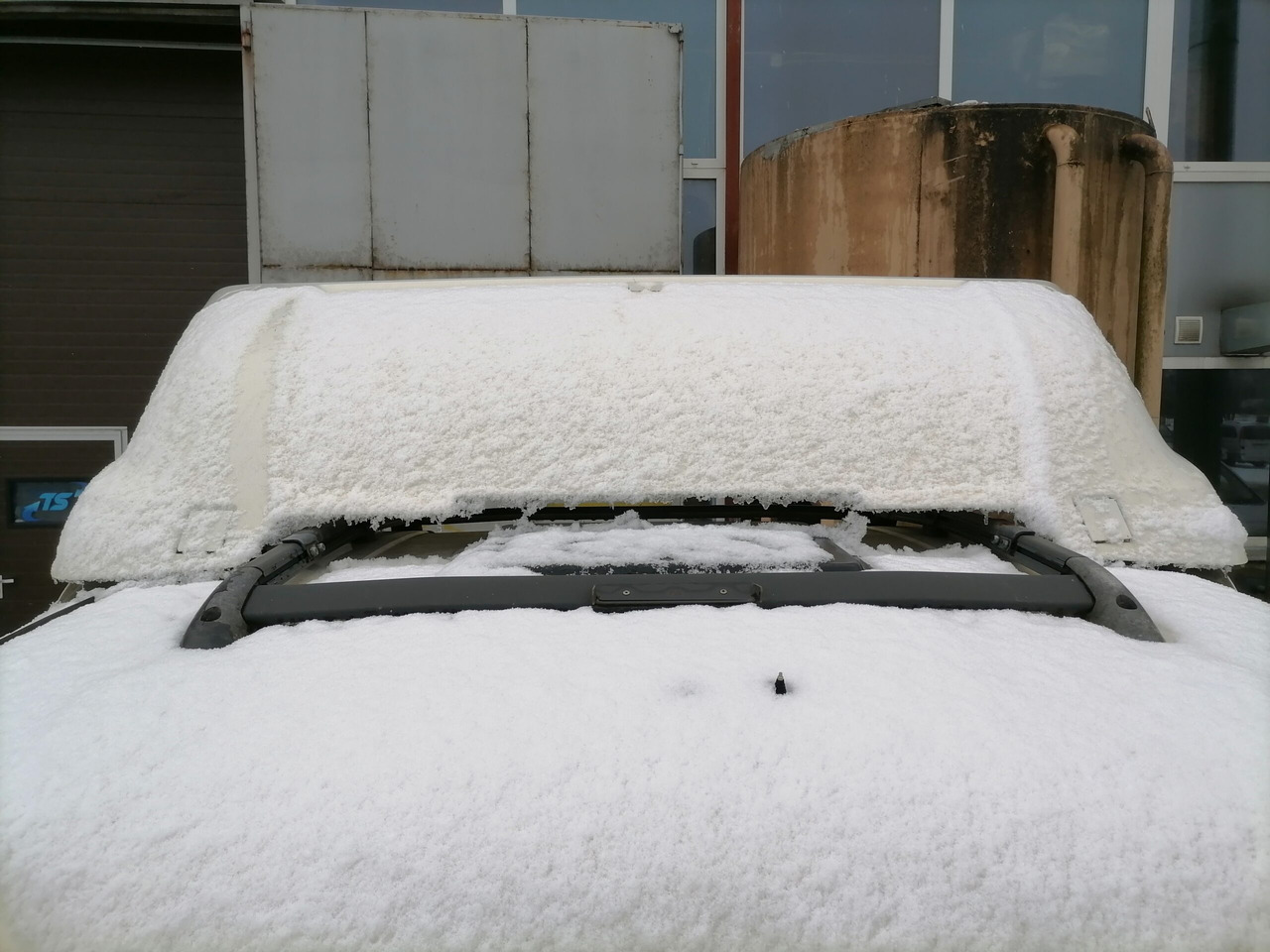 Scania Scania cab wind deflector, roof 1757973 - Aerodinámica/ Spoiler para Camión: foto 2 Scania Scania cab wind deflector, roof 1757973 - Aerodinámica/ Spoiler para Camión: foto 2