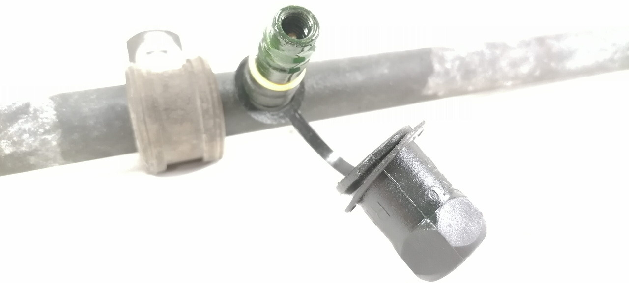 Volvo A/C pipe 20498305 - Calefacción/ Ventilación para Camión: foto 4 Volvo A/C pipe 20498305 - Calefacción/ Ventilación para Camión: foto 4