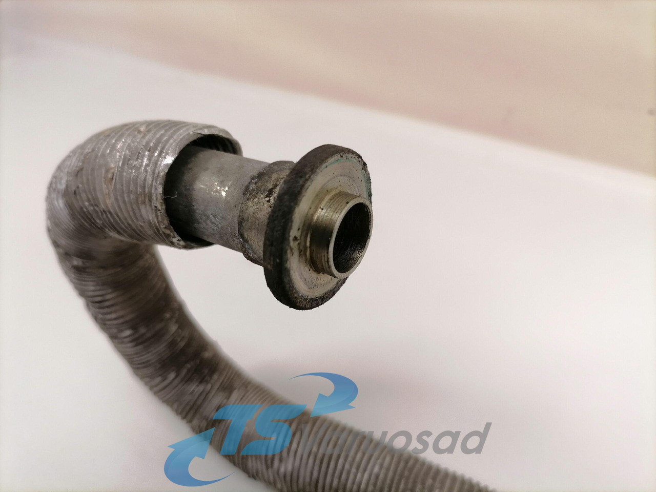 Volvo A/C pipe 20752896 - Calefacción/ Ventilación para Camión: foto 3 Volvo A/C pipe 20752896 - Calefacción/ Ventilación para Camión: foto 3