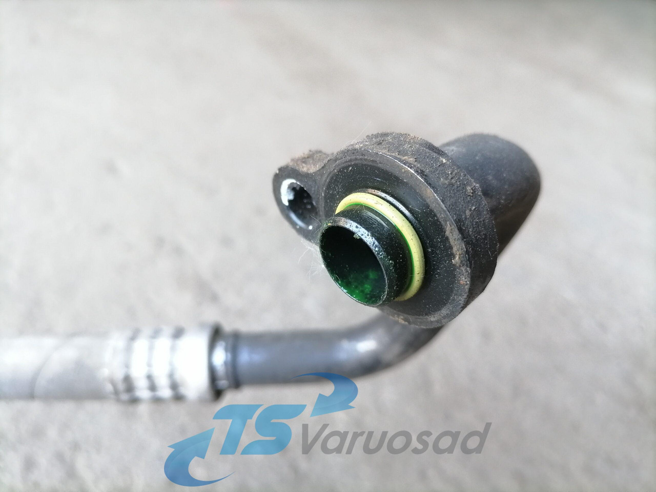 Volvo A/C pipe 82401758 - Calefacción/ Ventilación para Camión: foto 2 Volvo A/C pipe 82401758 - Calefacción/ Ventilación para Camión: foto 2