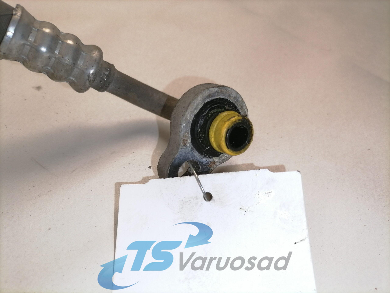 Volvo A/C pipe 84180959 - Calefacción/ Ventilación para Camión: foto 4 Volvo A/C pipe 84180959 - Calefacción/ Ventilación para Camión: foto 4