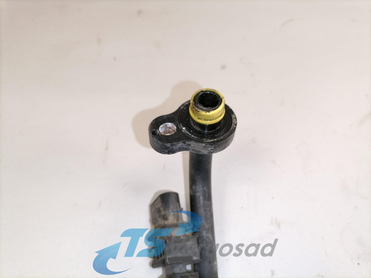 Volvo A/C pipe 84180959 - Calefacción/ Ventilación para Camión: foto 3 Volvo A/C pipe 84180959 - Calefacción/ Ventilación para Camión: foto 3