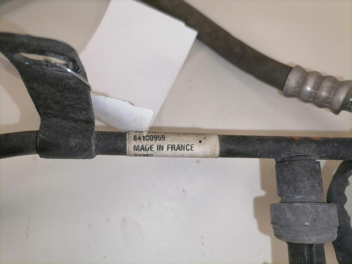 Volvo A/C pipe 84180959 - Calefacción/ Ventilación para Camión: foto 5 Volvo A/C pipe 84180959 - Calefacción/ Ventilación para Camión: foto 5